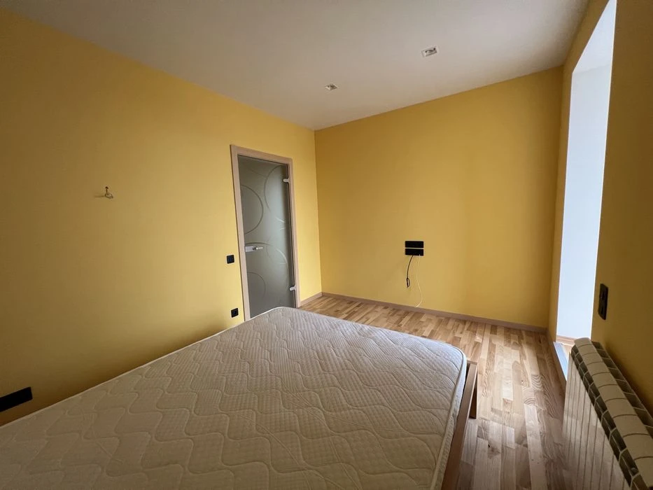 Продается больше 3-х комн. кв. в центре