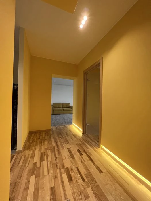 Продается больше 3-х комн. кв. в центре