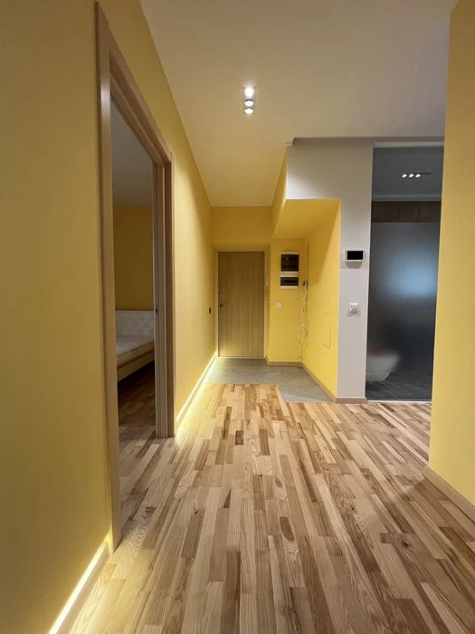 Продается больше 3-х комн. кв. в центре