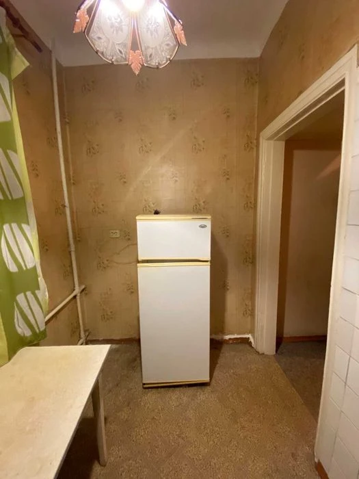 продам 2-х комнатную квартиру потолок 3,2 метра
