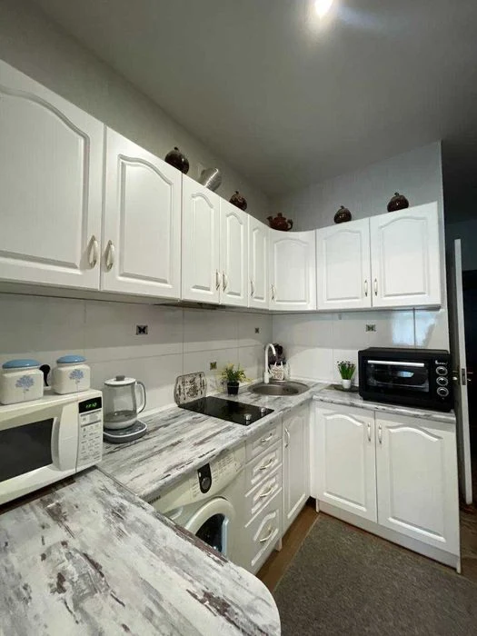 I will sell a 1-room renovated apartment in a new brick building, Verkh pr