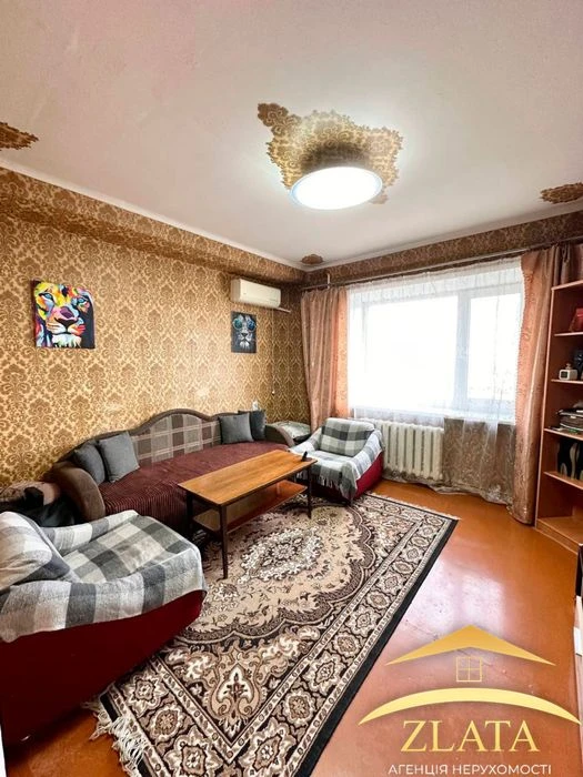 Продажа большой 4-к квартиры в центре города