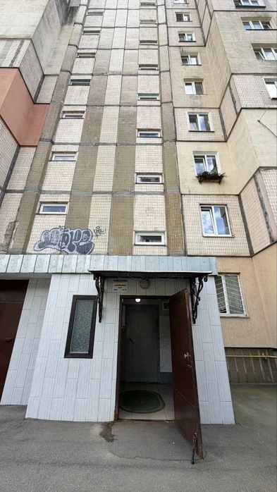 One-room apartment Akademmistechko Ushakova 20