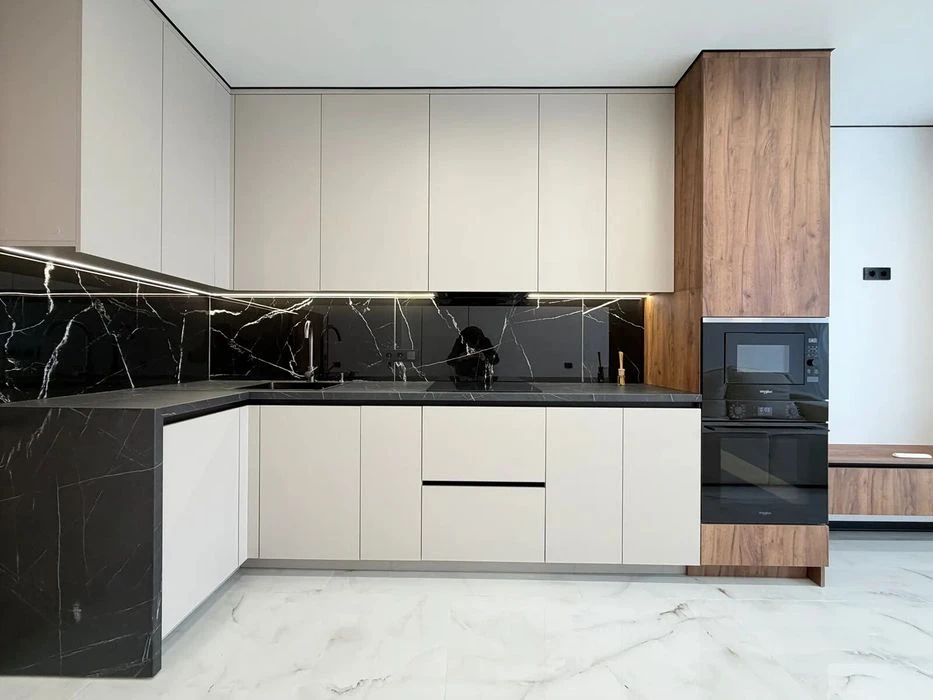 One-room apartment with furniture and appliances near the lake