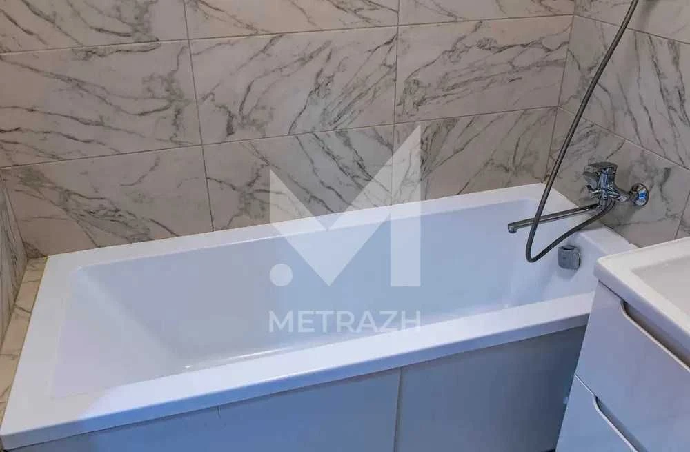 Residential complex Saltovsky 1-room apartment with renovation, Dragomanova street, district Met