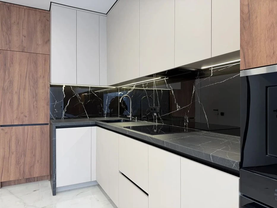 One-room apartment with furniture and appliances near the lake