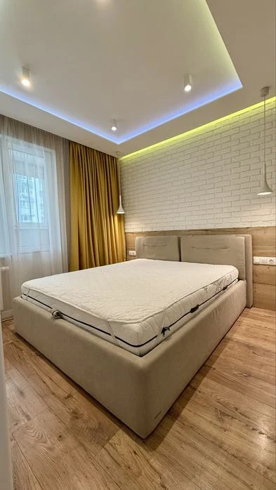 Sale of a 2-room apartment of 60 m² "Euro three" with designer furniture