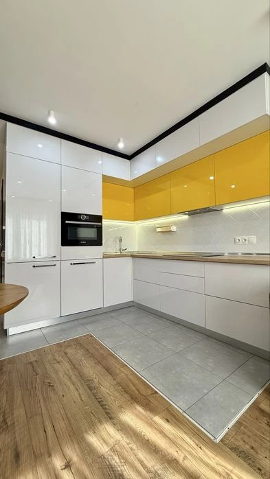 Sale of a 2-room apartment of 60 m² "Euro three" with designer furniture