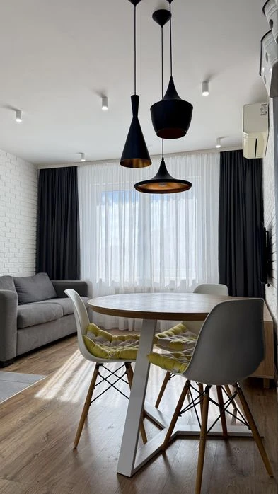 Sale of a 2-room apartment of 60 m² "Euro three" with designer furniture