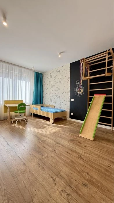 Sale of a 2-room apartment of 60 m² "Euro three" with designer furniture