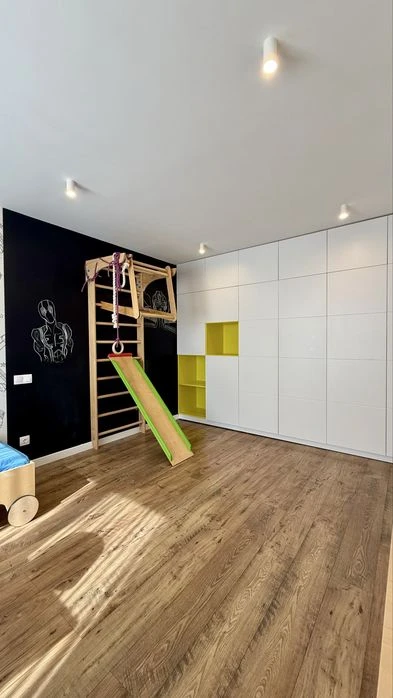 Sale of a 2-room apartment of 60 m² "Euro three" with designer furniture