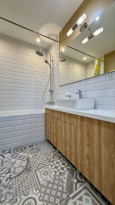 Sale of a 2-room apartment of 60 m² "Euro three" with designer furniture