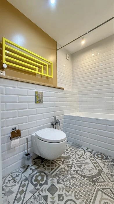 Sale of a 2-room apartment of 60 m² "Euro three" with designer furniture