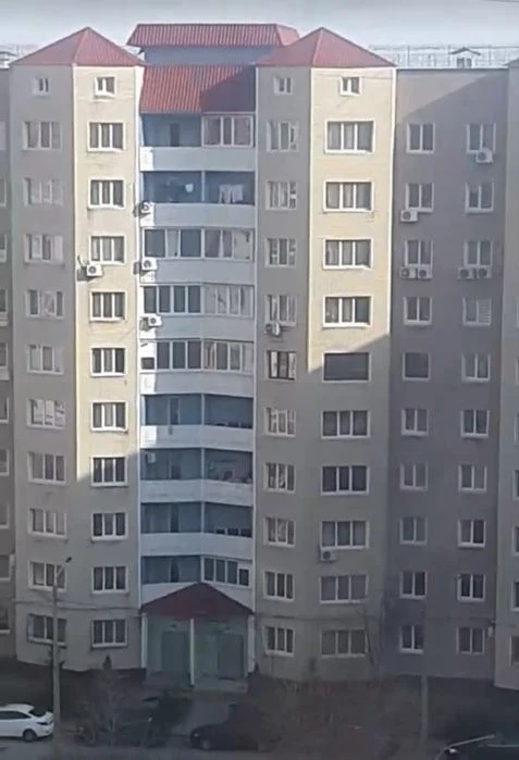 I am selling a 2-room apartment.