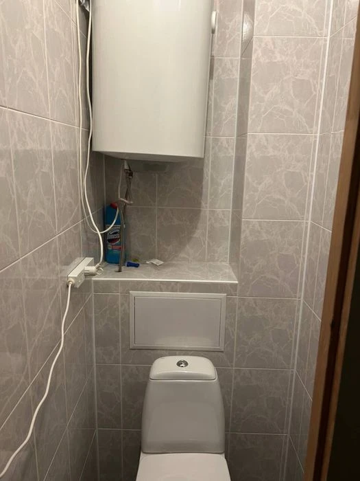 I am selling a 2-room apartment.