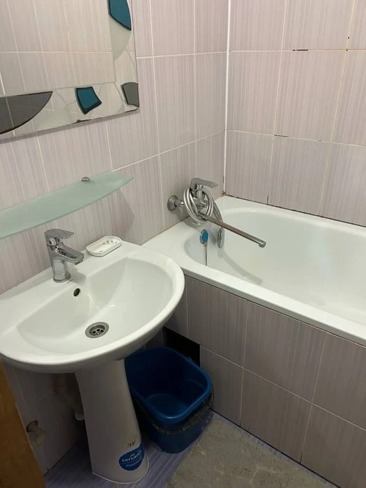 I am selling a 2-room apartment.