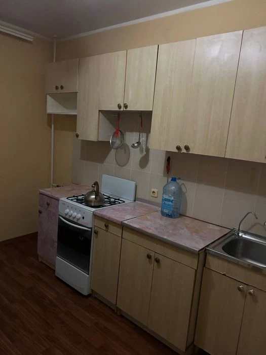 I am selling a 2-room apartment.