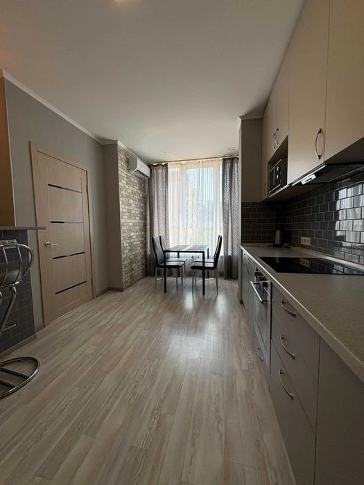 WITHOUT% I will sell a 1-room apartment in the residential complex Varshavsky microdistrict, Euro Ave.