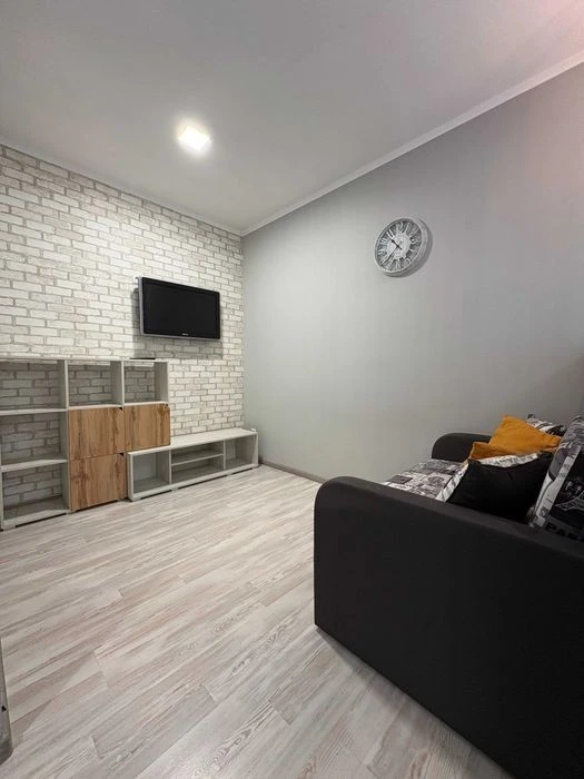 WITHOUT% I will sell a 1-room apartment in the residential complex Varshavsky microdistrict, Euro Ave.