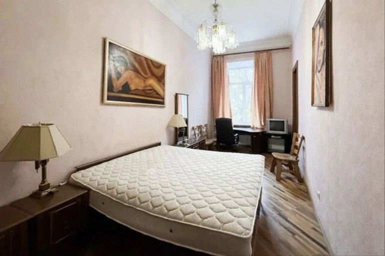 For sale 2-bedroom apartment, 2/5 sq. m., 61 sq. m., in the center of Kharkov, Beketova metro station.