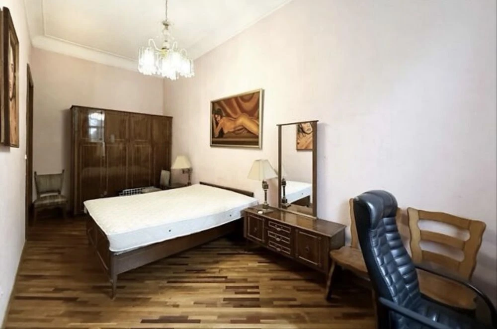 For sale 2-bedroom apartment, 2/5 sq. m., 61 sq. m., in the center of Kharkov, Beketova metro station.