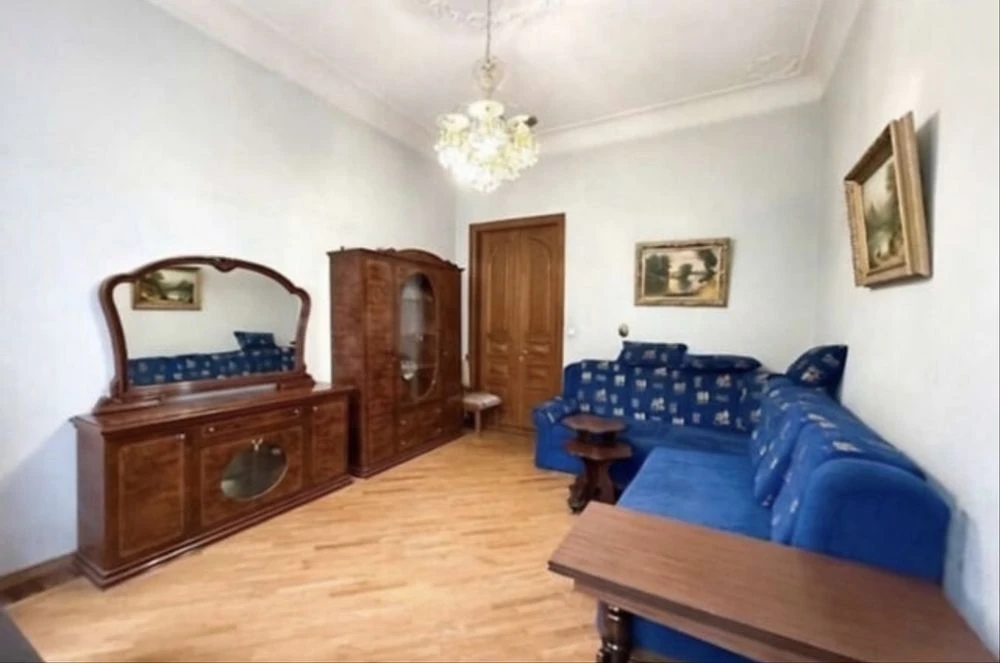 For sale 2-bedroom apartment, 2/5 sq. m., 61 sq. m., in the center of Kharkov, Beketova metro station.