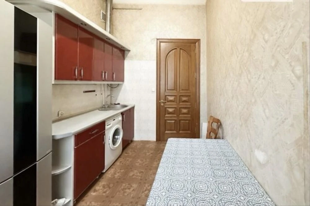For sale 2-bedroom apartment, 2/5 sq. m., 61 sq. m., in the center of Kharkov, Beketova metro station.