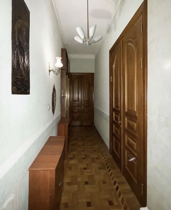 For sale 2-bedroom apartment, 2/5 sq. m., 61 sq. m., in the center of Kharkov, Beketova metro station.