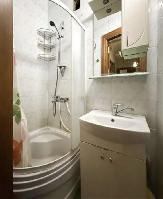 For sale 2-bedroom apartment, 2/5 sq. m., 61 sq. m., in the center of Kharkov, Beketova metro station.