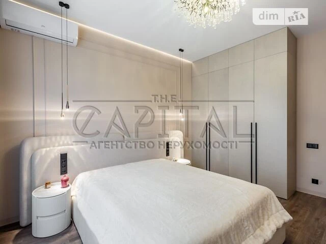 For sale 2-room apartment 81 sq. m. on Antonovycha St. 103 • ID 3470