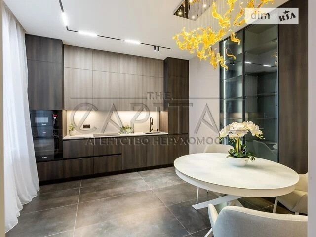 For sale 2-room apartment 81 sq. m. on Antonovycha St. 103 • ID 3470