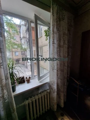 I am selling a two-room apartment.