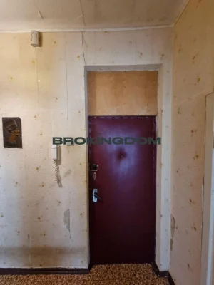 I am selling a two-room apartment.