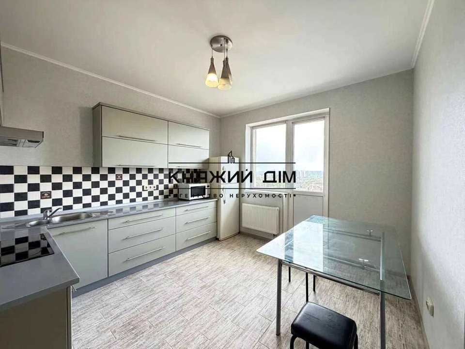 Apartment. Kyiv, Kharkiv highway