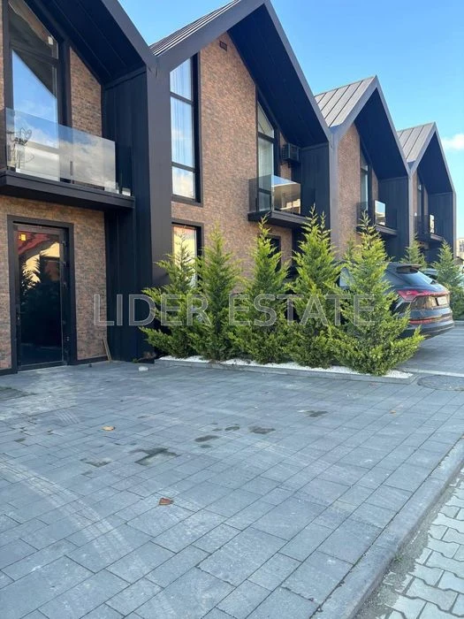 Продається таунхаус: 4 кімнати, 150 м², 2.5 сотки, Ужгород!