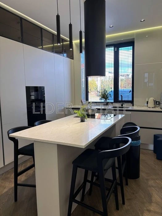 Продається таунхаус: 4 кімнати, 150 м², 2.5 сотки, Ужгород!
