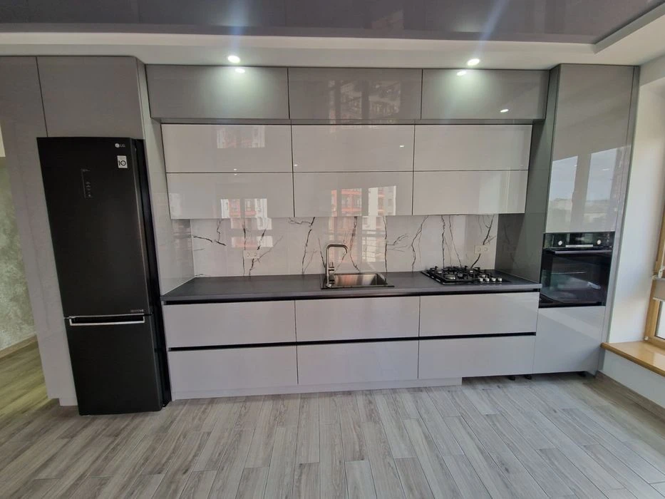 Продается квартира с большой кухней 30м., в ЖК закрытого типа.