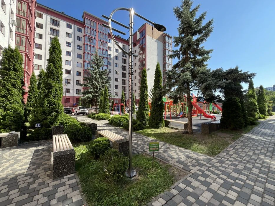 Продается квартира с большой кухней 30м., в ЖК закрытого типа.