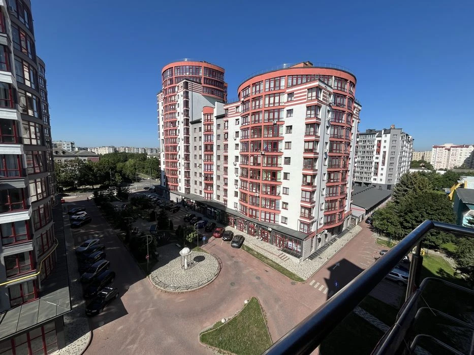 Продается квартира с большой кухней 30м., в ЖК закрытого типа.