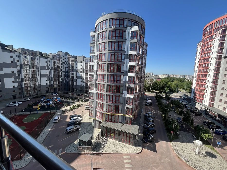 Продается квартира с большой кухней 30м., в ЖК закрытого типа.