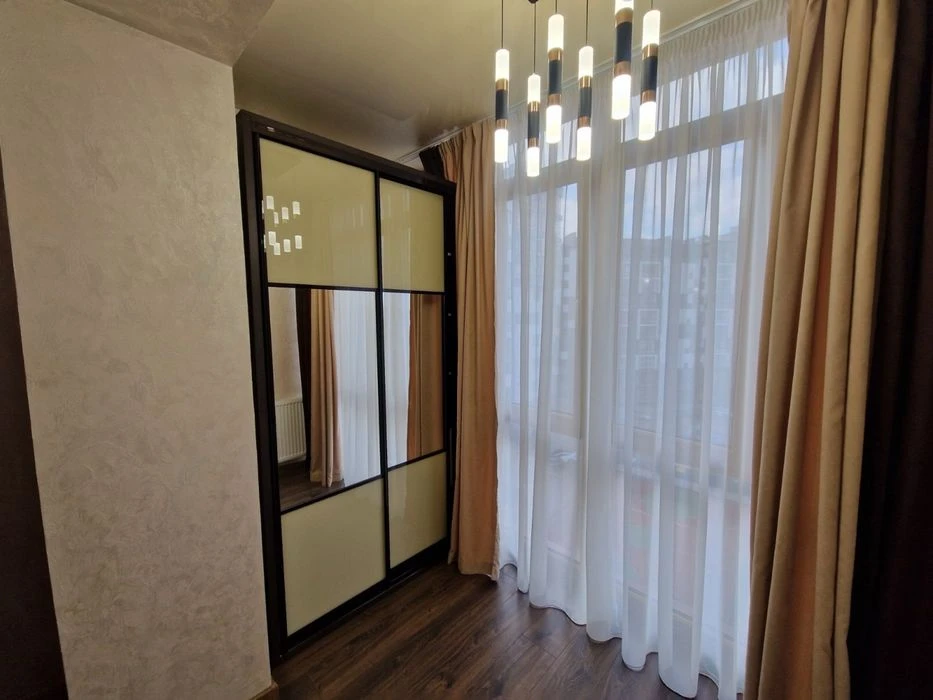 Продается квартира с большой кухней 30м., в ЖК закрытого типа.