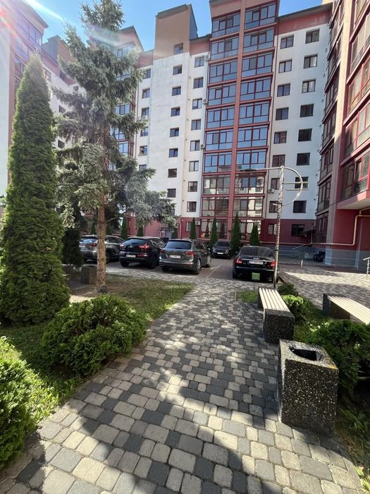 Продается квартира с большой кухней 30м., в ЖК закрытого типа.