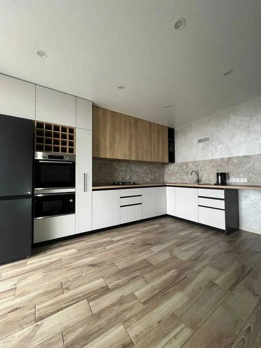 Продам 4х комнатную квартиру с Гаражем ЖК Счастливый 1250$/м Вы