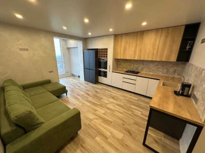 Продам 4х кімнатну квартиру з Гаражем ЖК Щасливий 1250$/м Ви