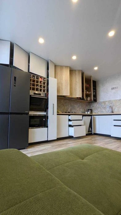 Продам 4х кімнатну квартиру з Гаражем ЖК Щасливий 1250$/м Ви