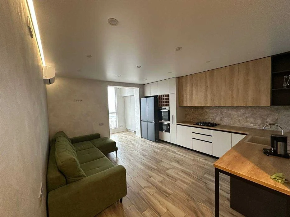 Продам 4х кімнатну квартиру з Гаражем ЖК Щасливий 1250$/м Ви
