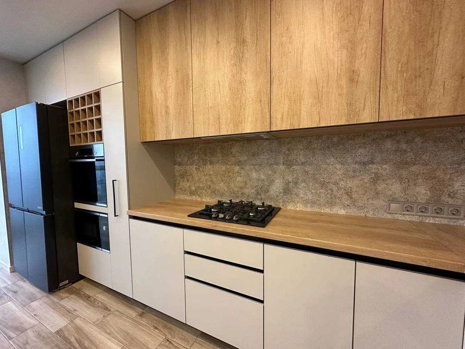 Продам 4х кімнатну квартиру з Гаражем ЖК Щасливий 1250$/м Ви