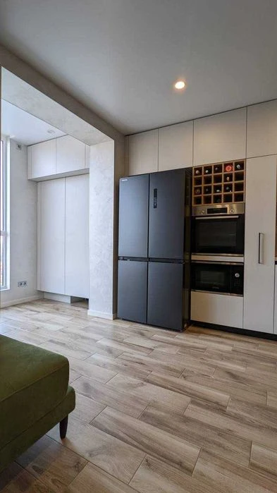 Продам 4х кімнатну квартиру з Гаражем ЖК Щасливий 1250$/м Ви