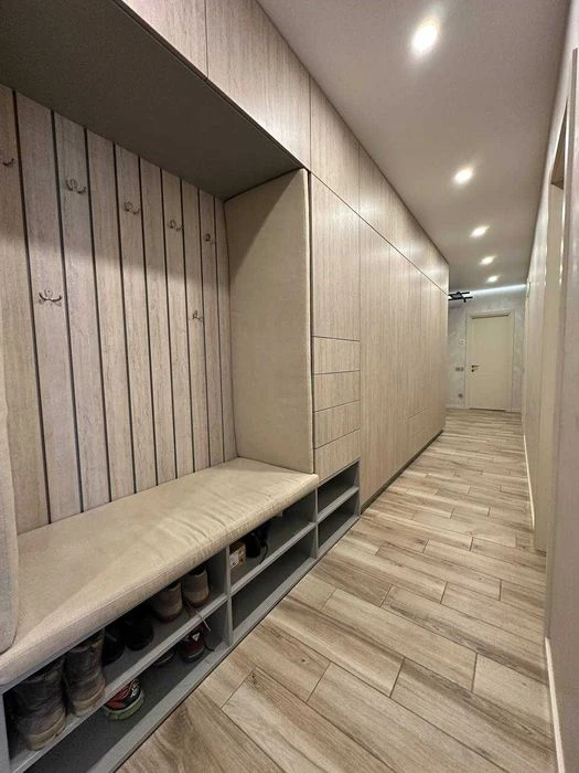 Продам 4х кімнатну квартиру з Гаражем ЖК Щасливий 1250$/м Ви