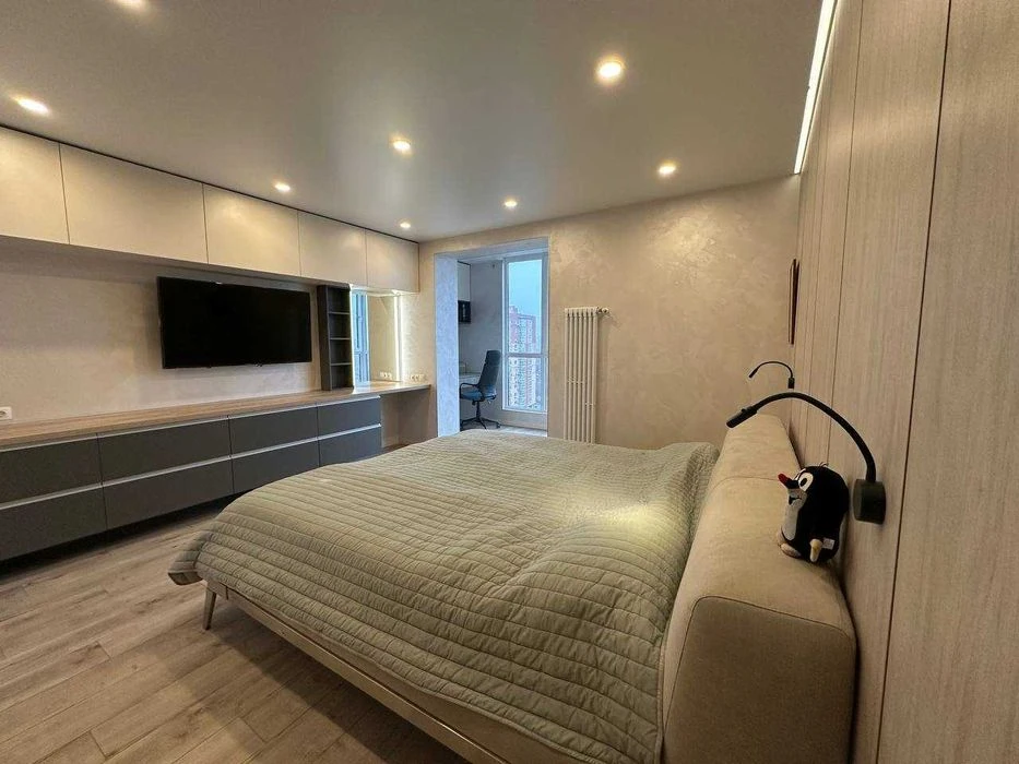 Продам 4х кімнатну квартиру з Гаражем ЖК Щасливий 1250$/м Ви